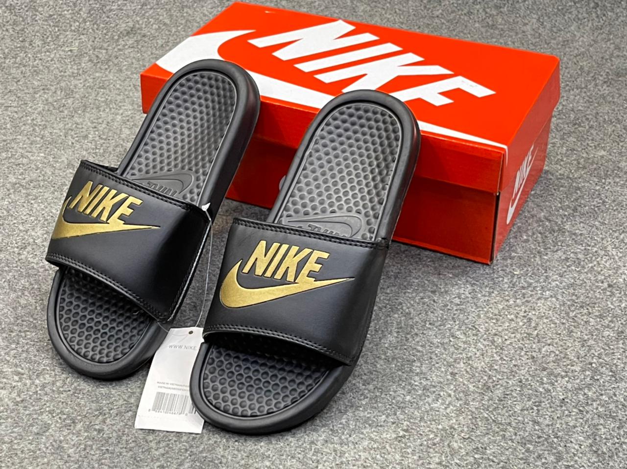 NIKE DOTED SLIPPERS – The Engineers of Clothes